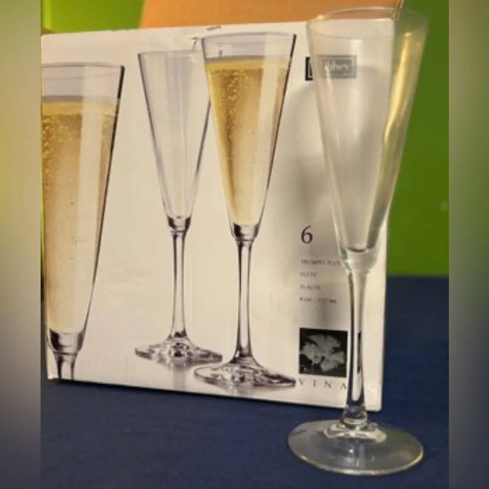 NEW! Libbey “Vina” Trumpet champagne flutes (6)